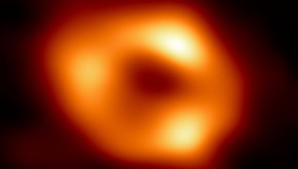 Esta es la primera imagen de Sagitario A*, el agujero negro supermasivo en el centro de nuestra galaxia capturada por el Event Horizon Telescope (EHT).