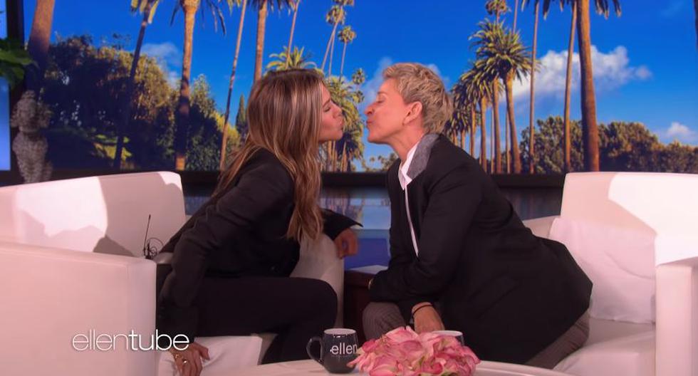 Jennifer Aniston y Ellen DeGeneres causan revuelo al besarse en la boca en programa en vivo. (Foto: Captura de video)