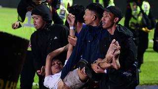 Tragedia en Indonesia: al menos 125 muertos por violencia en un partido de fútbol 