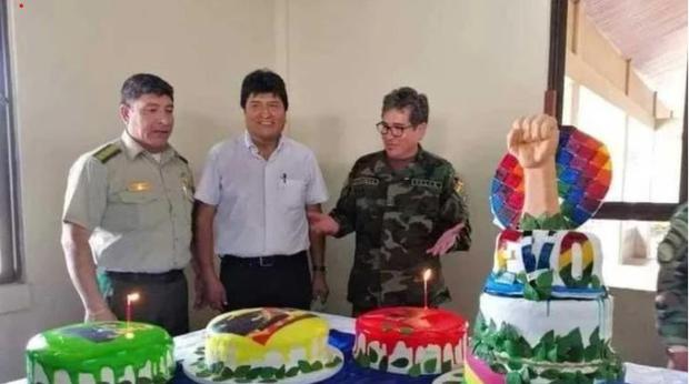 In 2019, shortly before Morales' fall, Dávila (on the left) organized his birthday party at one of the Felcn bases.  Four cakes accompanied the celebration. 