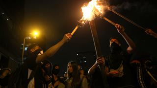 Colombia EN VIVO: antorchas y gases lacrimógenos en la tercera noche de marchas en Bogotá | FOTOS