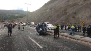 Ecuador: tres muertos y al menos 20 heridos deja accidente de tránsito en las afueras de Quito
