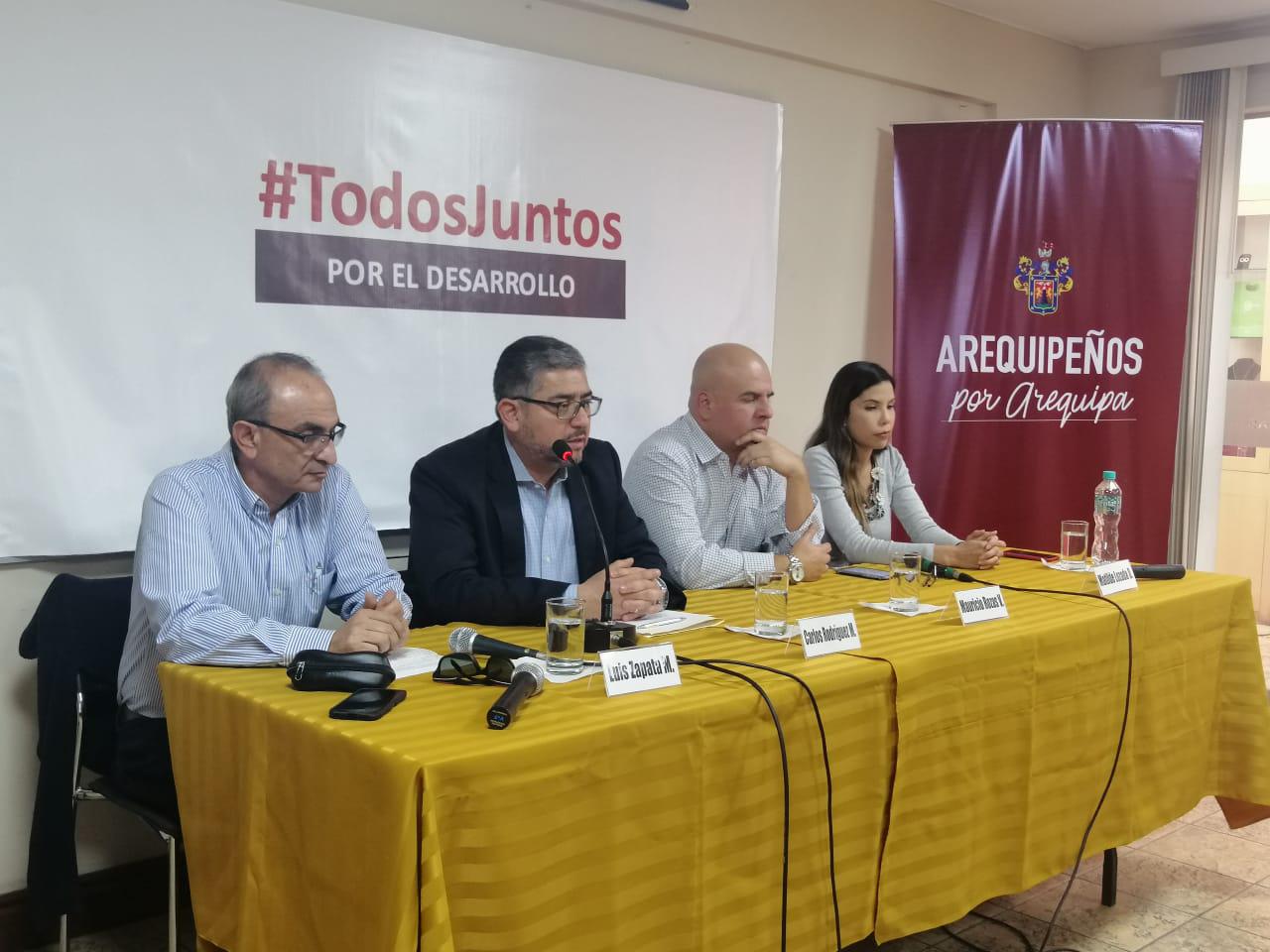 Colectivo denunció al gobernador regional de Arequipa. (Foto: Zenaida Condori)