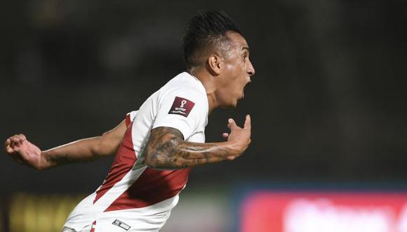 Christian Cueva dio la asistencia para el gol del 1-0 de Perú ante Paraguay. (Foto: AFP)