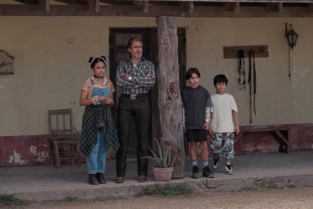   Ashley Ciarra, Demián Bichir, Evan Whitten and Nickolas Verdugo as Memo in "Chupa".  (Photo: Tony Rivetti Jr./Netflix)