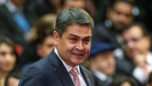 En esta foto de archivo del 14 de enero de 2020, el presidente de Honduras, Juan Orlando Hernández, llega a la ceremonia de juramentación del nuevo presidente de Guatemala, Alejandro Giammattei, en el Teatro Nacional de la Ciudad de Guatemala. (AP/Moisés Castillo).