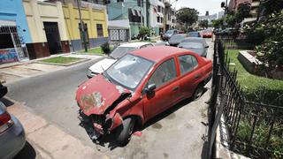 Comisarías como depósitos de autos: la razón por la cual las vías públicas están tomadas por vehículos siniestrados