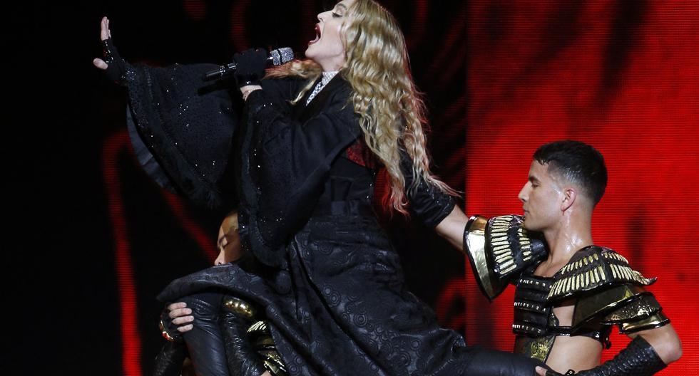 Madonna durante su concierto en el Accor Hotels Arena en Paris el 20115 (Photo by FRANCOIS GUILLOT / AFP)
