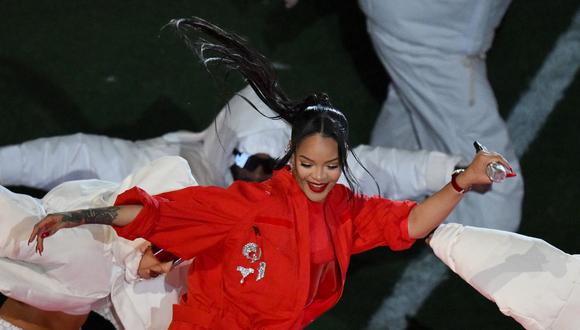 Rihanna cantó en el medio tiempo del Super Bowl.
