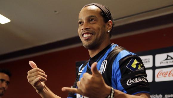 Ronaldinho regresó a México, pidió permiso y se volvió a ir