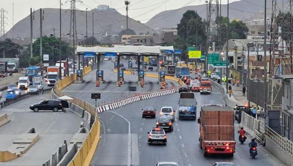 Rutas de Lima cierra cuatro carriles del peaje en Puente Piedra. Foto: TVPerú