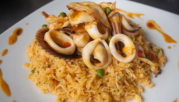 Conoce los pasos esenciales para preparar un arroz con mariscos en casa que nadie olvidará. (Foto: Shutterstock)