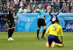 Suecia vs. Suiza: el VAR evitó penal de nórdicos en el final