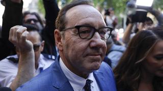 Kevin Spacey revela que su padre era “supremacista blanco y un neonazi” en nuevo juicio 