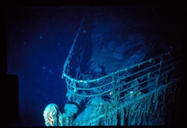 Esta imagen tomada durante la inmersión histórica de 1986, cortesía de WHOI, muestra la proa del Titanic. (AFP).