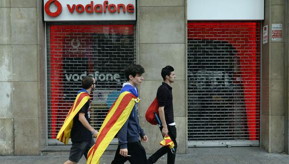 Tras la decisión del gobierno regional de concretar su independencia, algunas de las principales compañías catalanas han decidido mudar su domicilio legal. (Foto: AFP)