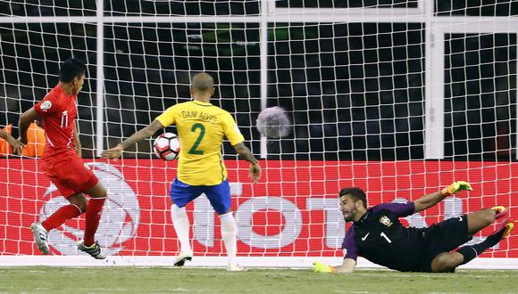 En Brasil no olvidan el gol que Raúl Ruidíaz marcó con la mano en la Copa América Centenario. (Foto: AFP)