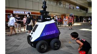 Modo vigilante: Singapur ya utiliza robots con visión nocturna y cámaras 360 para controlar la distancia social