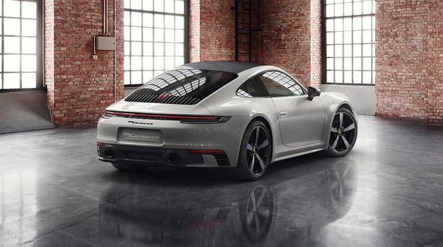 Entre las novedades que luce este Porsche 911 se encuentra un nuevo paragolpes, techo en fibra de carbono y detalles en el habitáculo. (Fotos: Porsche).
