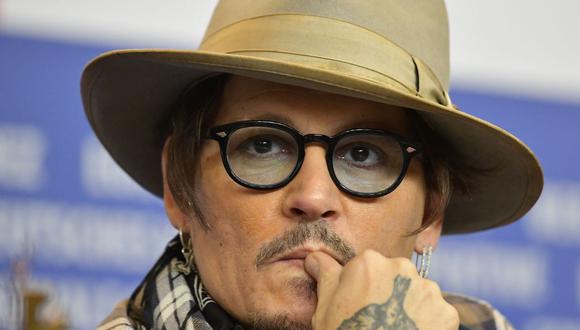 En esta nota te contaremos cuál es el nuevo look de Johnny Depp que causa polémica entre sus seguidores, entre otra información que debes conocer sobre el actor de cine. (Foto: Tobias Schwarz / AFP)