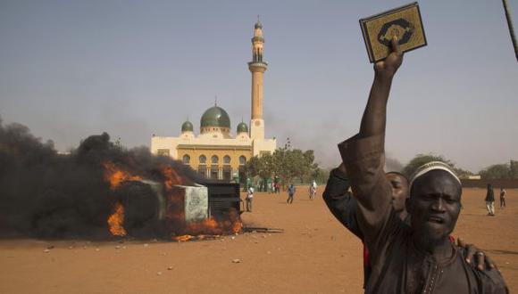 Niger: Incendian siete iglesias en rechazo de Charlie Hebdo