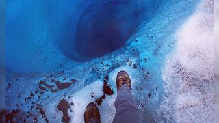 Viajero se toma 'mortal' fotografía en abismo de 300 metros