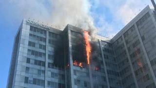 Aparatoso incendio se registró en un edificio de la Ciudad de México | VIDEOS