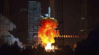 China lanza orbitador lunar experimental