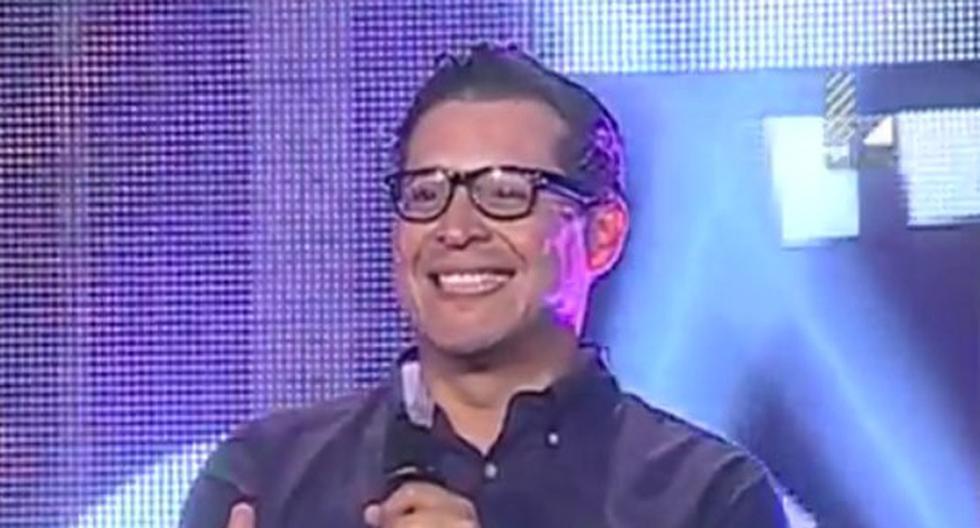 Carloncho se convirtió en el flamante cuarto jurado de la nueva temporada de Yo Soy. Mira aquí su ingreso al programa. (Foto: Captura de Latina)
