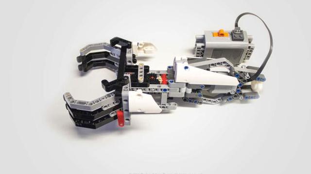 Diseñan una prótesis infantil compatible con Legos - 2