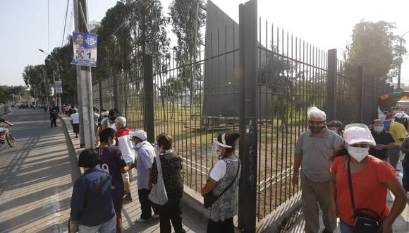 Parque Zonal Huiracocha situado en San Juan de Lurigancho es uno de los vacunatorios implementados en Lima y Callao | Foto: Archivo El Comercio