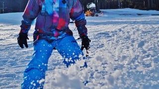 El video viral de un esquiador que rescató de la muerte a un hombre enterrado bajo la nieve