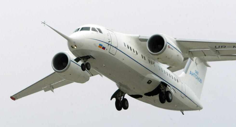 El avión de pasajeros An-148 se estrelló este domingo en la región de Moscú con 65 pasajeros y seis miembros de tripulación a bordo. (Foto: EFE)