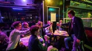 Unos 180 contagiados de coronavirus tras una fiesta en una discoteca de Países Bajos