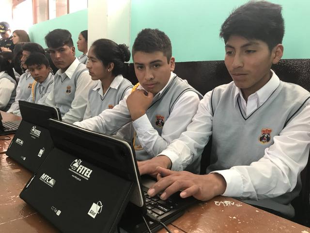 Escolares de 4 regiones podrán acceder a bibliotecas virtuales y videos educativos