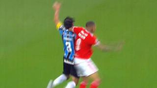 Gremio vs. Internacional: Paolo Guerrero y el temible codazo por el que pudo ser expulsado por Libertadores
