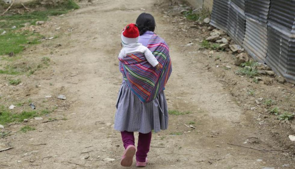 Después del asesinato de su esposo y suegros, a manos de una columna de Sendero Luminoso, Elena Campos y sus cinco hijos dejaron Libertad de Mantaro (Junín) por el temor a morir.  (Foto: Alonso Chero)