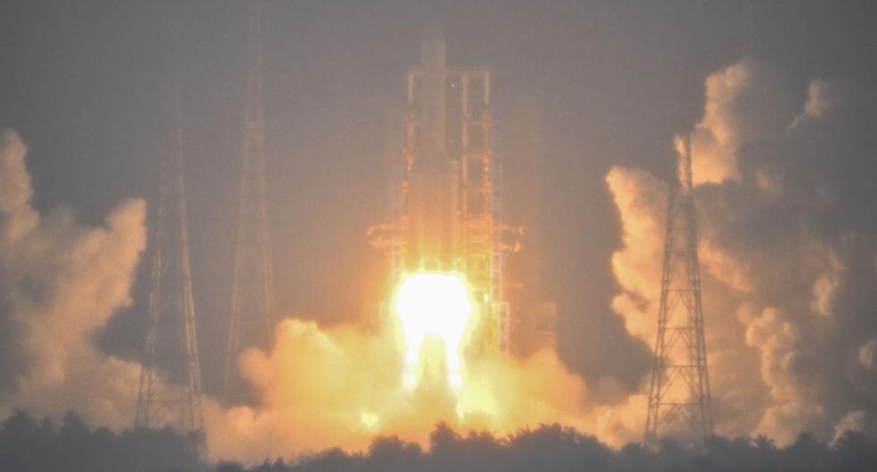 China Launches Chang’e-6 Mission to Collect Samples from Far Side of the Moon