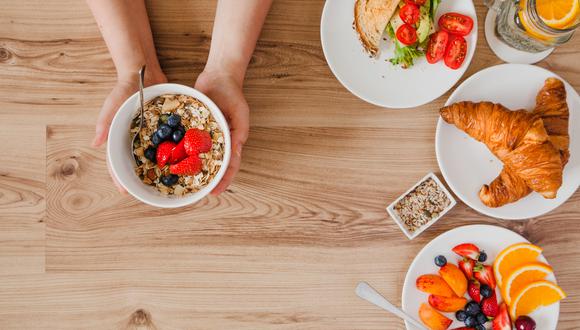 El desayuno es la comida más importante del día, ya que nos provee la energía necesaria para iniciar nuestro días. Por ello, es clave incluir todos los micro y macronutrientes para lograr una salud integral.