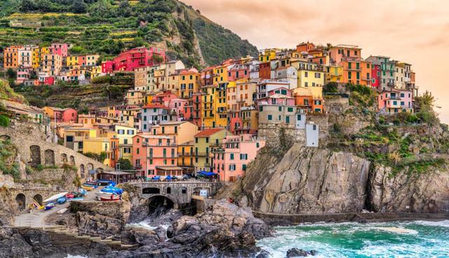 Vernazaa, Italia. Ubicado sobre el mar de Liguria, es uno de los cinco pueblos de la región de Cinque Terre, los cuales son considerados Patrimonio de Humanidad. No hay tráfico y se conserva como uno de los más auténticos pueblos de pescadores de la Riviera Italiana. (Foto: Shutterstock)
