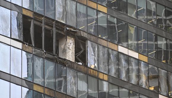 Una vista de un bloque de oficinas dañado del Centro Internacional de Negocios de Moscú (Ciudad de Moskva) luego de un ataque de drones en Moscú el 1 de agosto de 2023. (Foto de Alexander NEMENOV / AFP)