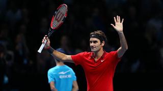 Roger Federer venció a Raonic en su debut en Masters de Londres