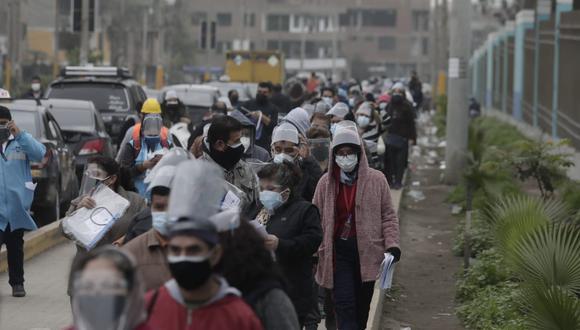 La última actualización del Gobierno dispone que diez jurisdicciones retornen al nivel de alerta alto, mientras las restantes continúen en moderado. (Foto: El Comercio)