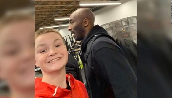 La selfie que se hizo Brady Smigiel con Kobe Bryant. (Foto: Facebook)