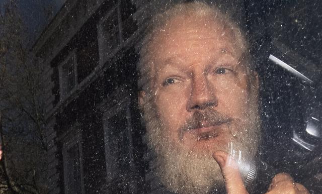 Julian Assange: arrestan al fundador de WikiLeaks en la embajada de Ecuador en Reino Unido para ser extraditado a Estados Unidos. (AP).