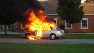 Conoce por qué se produce un incendio en un auto [FOTOS]