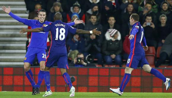 Manchester venció 2-1 al Southampton con doblete de Van Persie