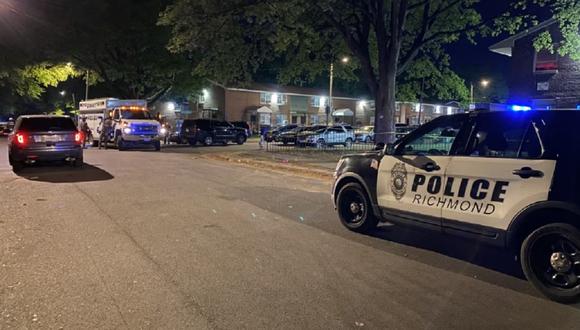 La Policía de Richmond responde al aviso de un tiroteo en una graduación escolar el 6 de junio de 2023, donde se reportó la muerte de al menos dos personas, en Virginia, Estados Unidos. (Foto de WWBT)