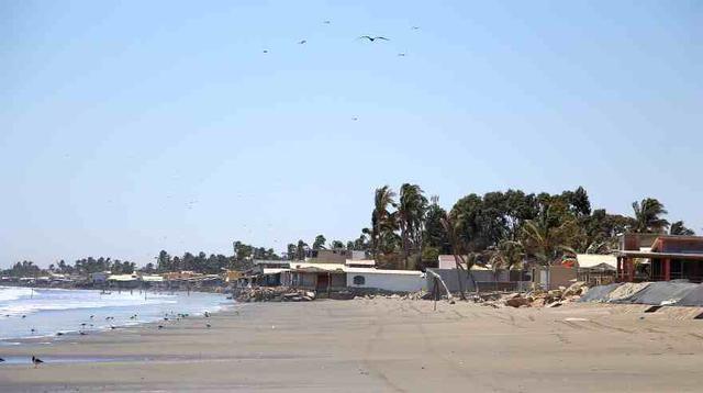 Propietarios de casas de playas de Piura marchan contra la SBN  - 8