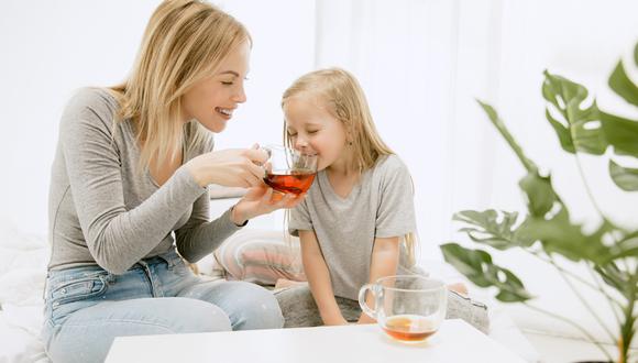 El té contiene compuestos que pueden interferir con el desarrollo de tu hijo, tanto físico como psicológico, de acuerdo a la Academia Estadounidense de Pediatría (AAP).